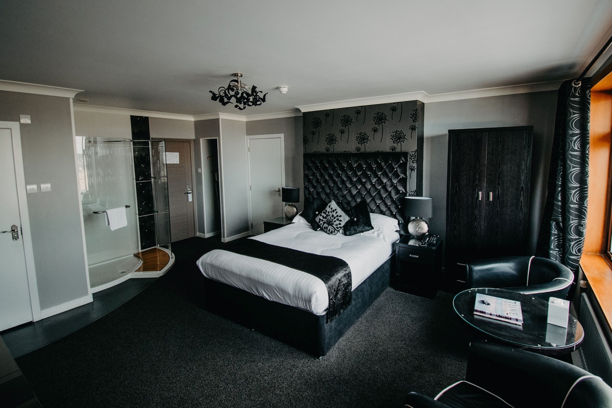 DELUXE, DOUBLE BED