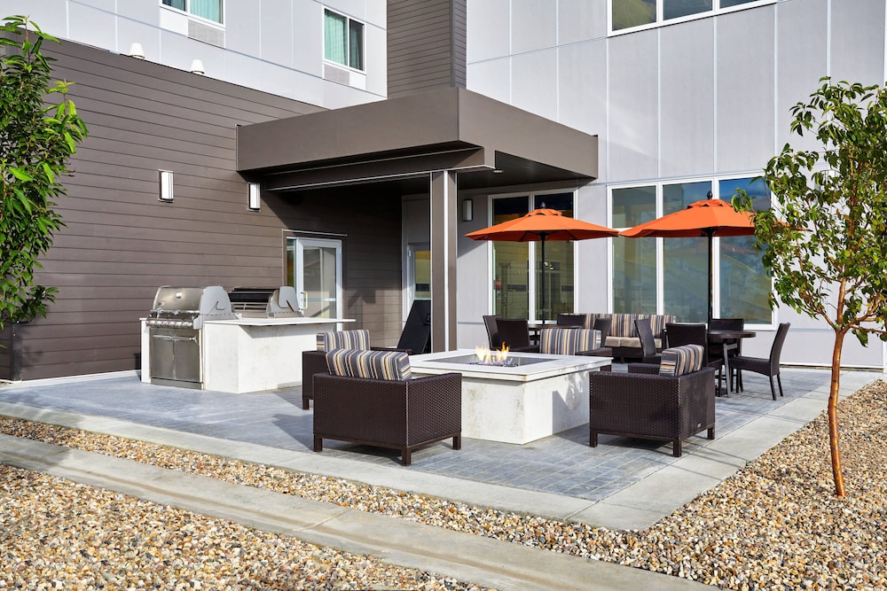 Hotel Towneplace Suites By Marriott Fort Mcmurray 9/27