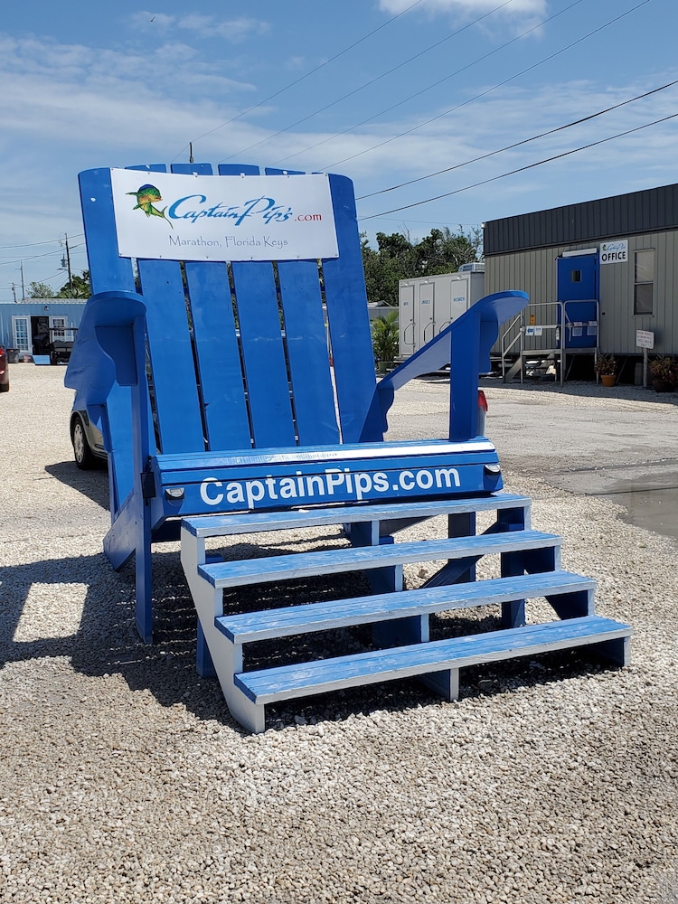 Captain Pips Marina Hideaway 42/77