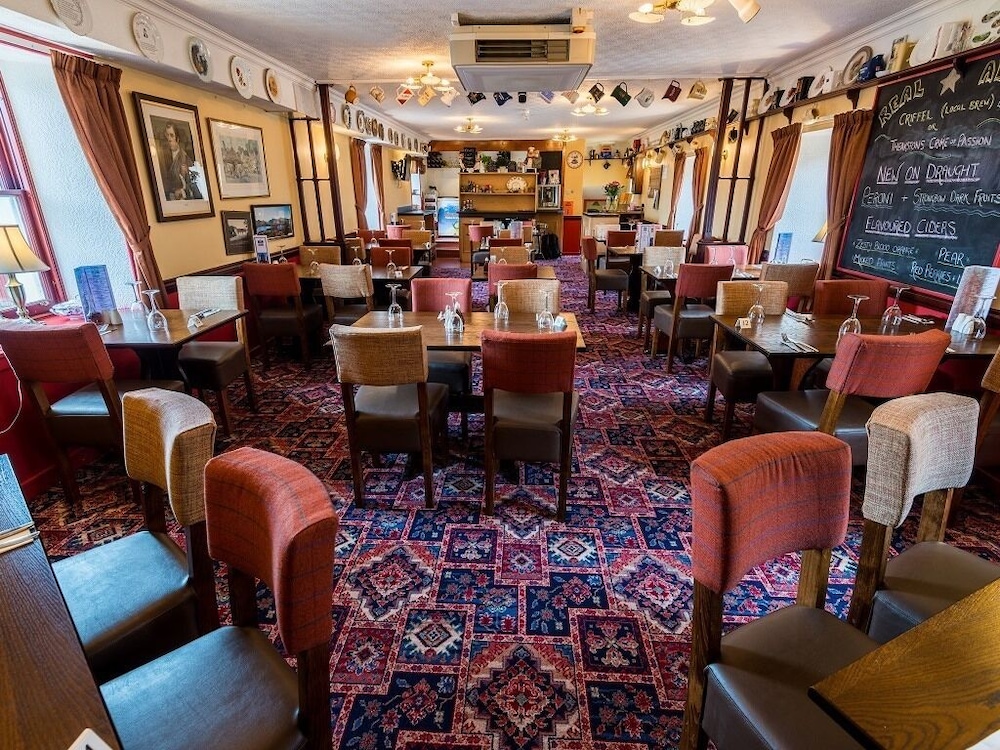 The Famous Star Hotel 17/18