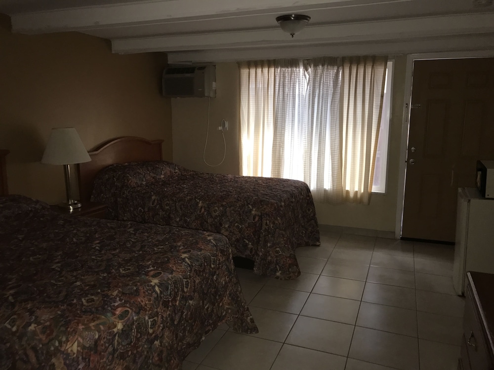 La Fontana Motel 12/16
