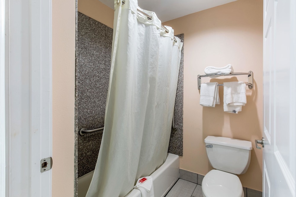 Quality Inn & Suites Bridge City/Orange 27/29