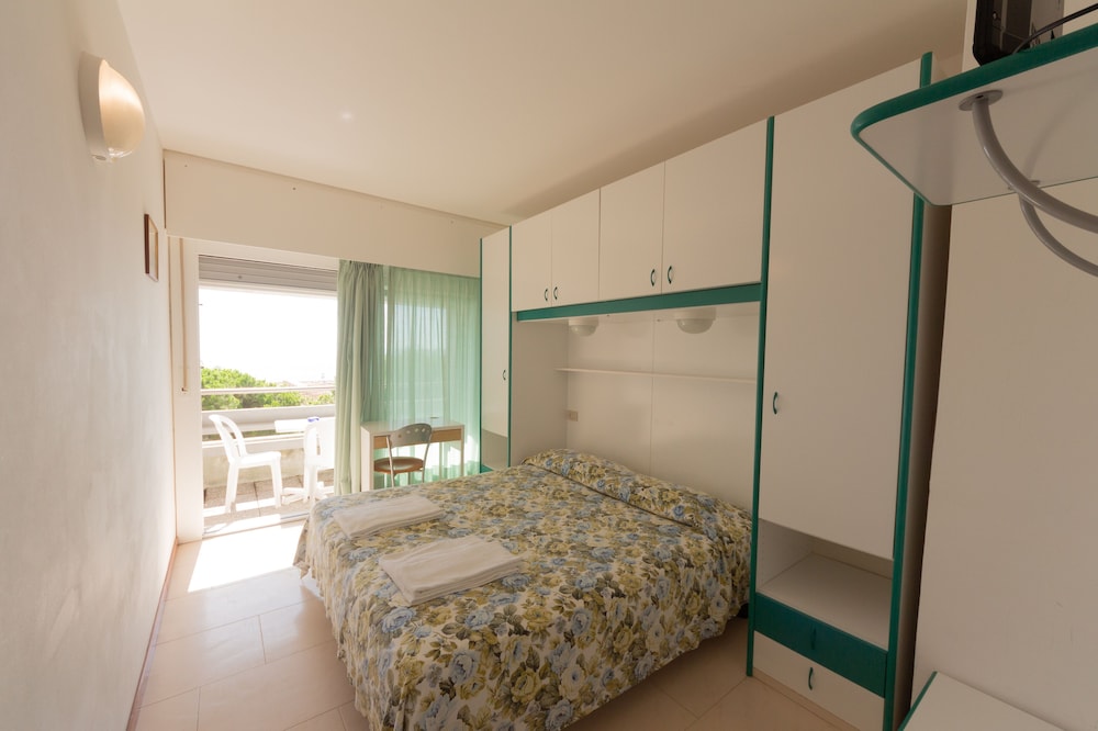 HOTEL AMBRA 12/50