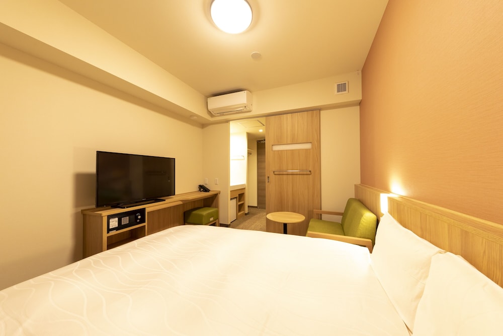 Moderate, Queen Bed