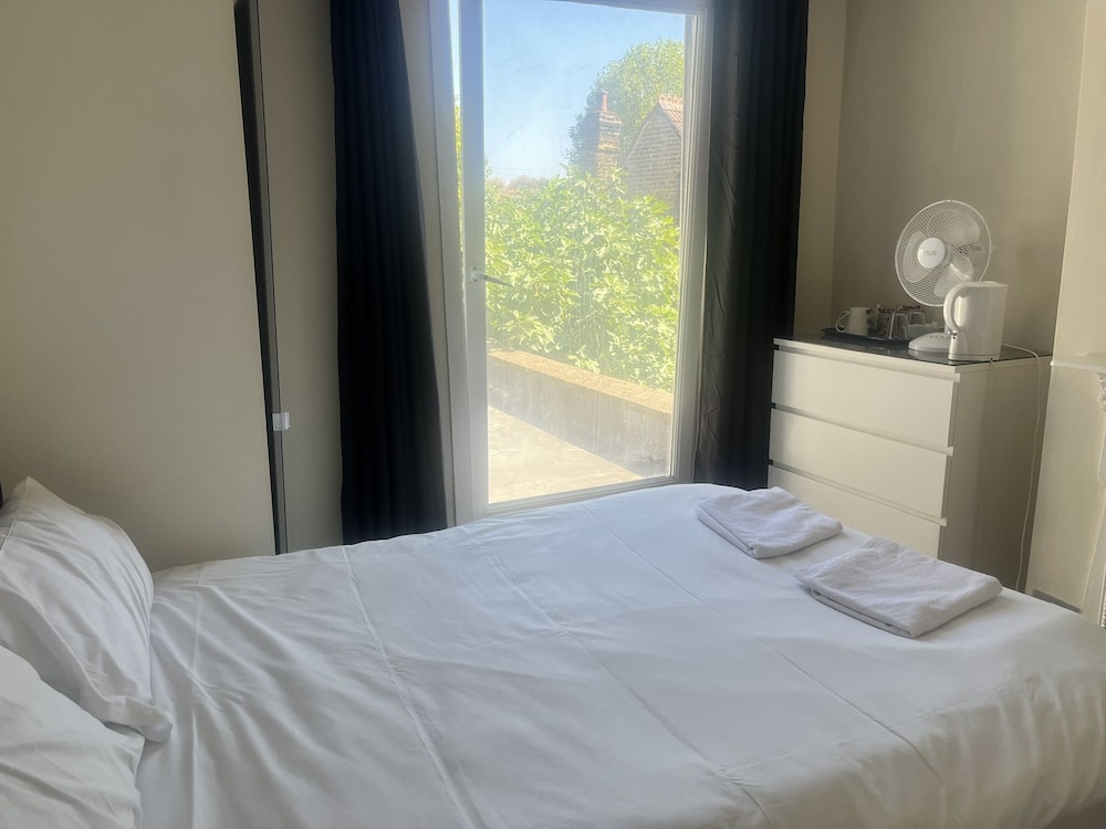 Kew Rooms 17/49