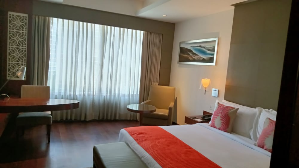 DELUXE, SUITE