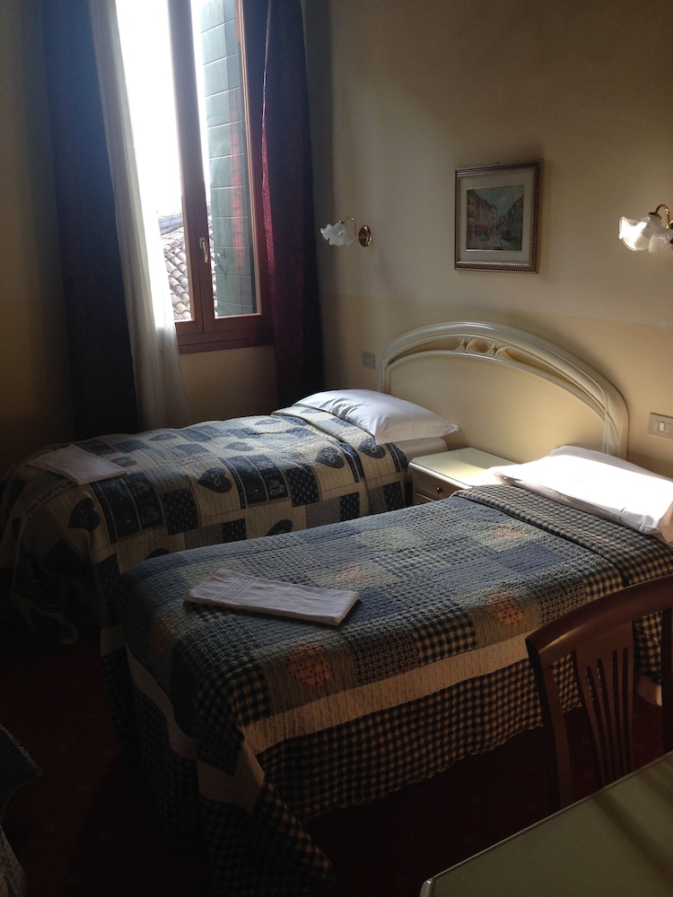 Casa Linger Hotel 36/51