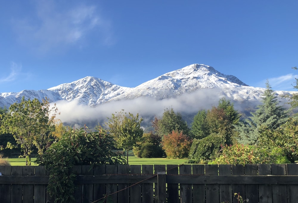 QUEENSTOWN COUNTRY LODGE 48/54