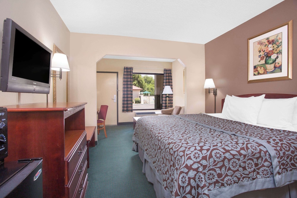غرفة قياسية بسرير كينج، Days Inn by Wyndham Dublin GA 3/7