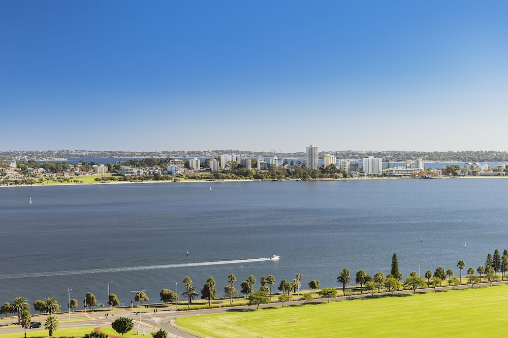 FRASER SUITES PERTH 65/67