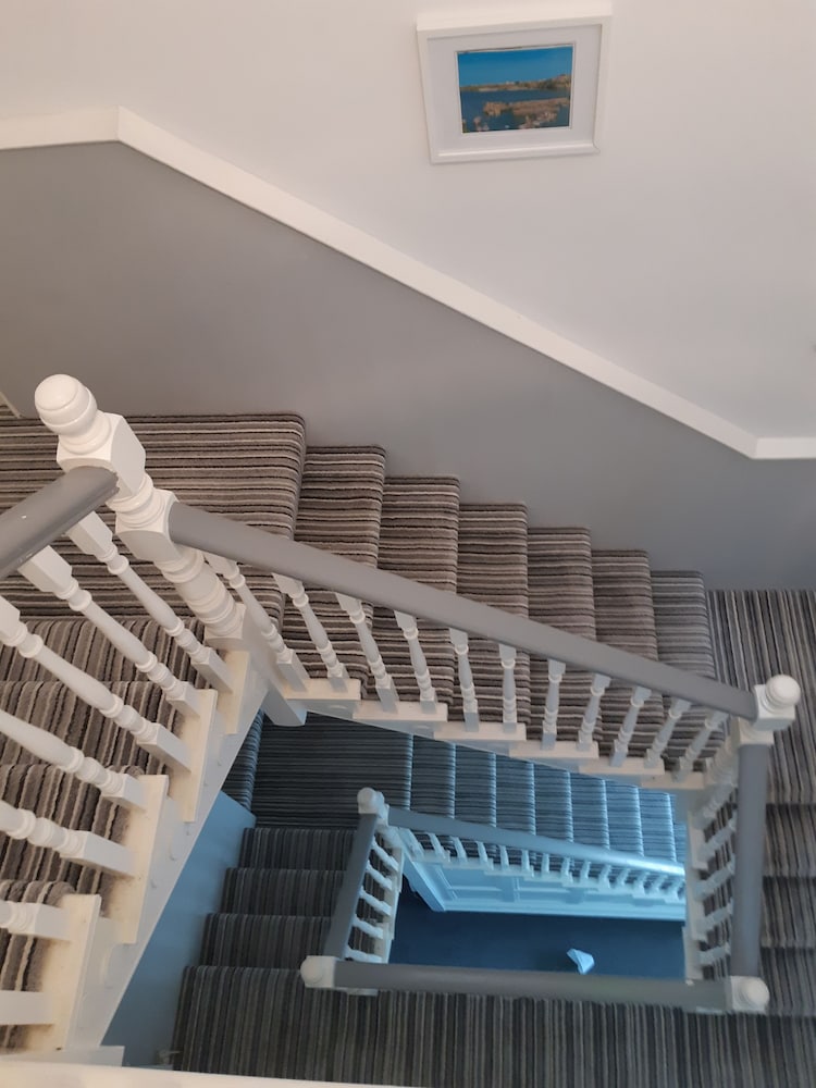 Tregella Guest House 4/50
