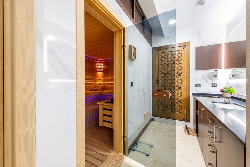 Aprilis Deluxe Hotel 46/50