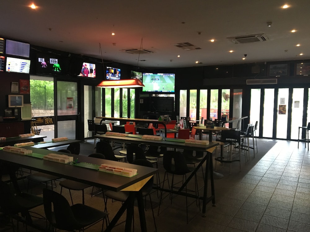 Frontier Hotel Darwin 25/32