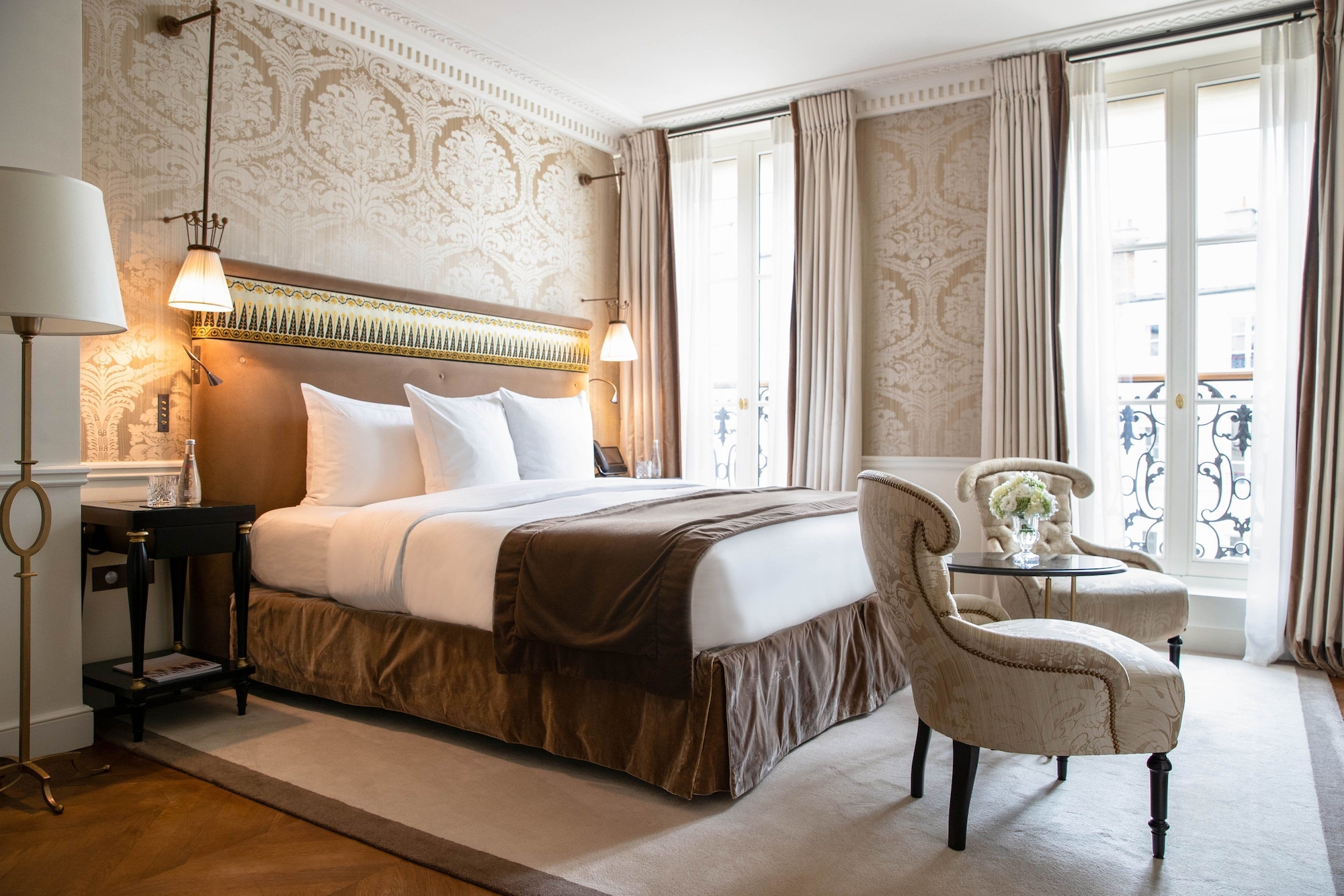 غرفة بريستيج بسرير كينج، La Reserve Paris Hotel And Spa 2/5