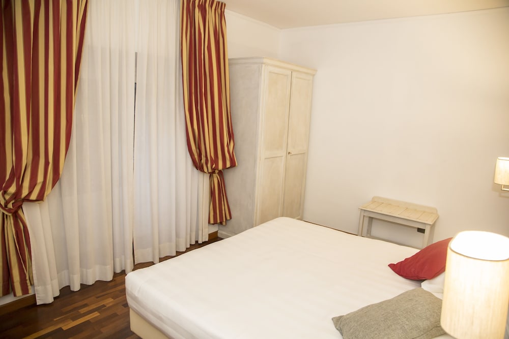 Inn Rome Rooms & Suites 26/50