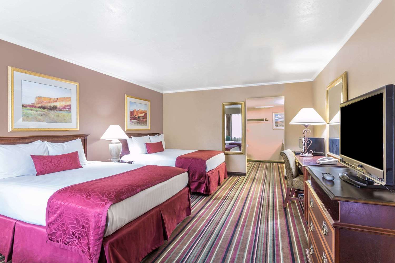 Days Inn & Suites by Wyndham Logan 7/37