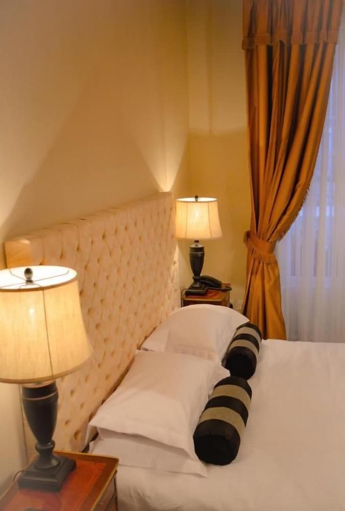 The Georgian Town House Hotel 32/42