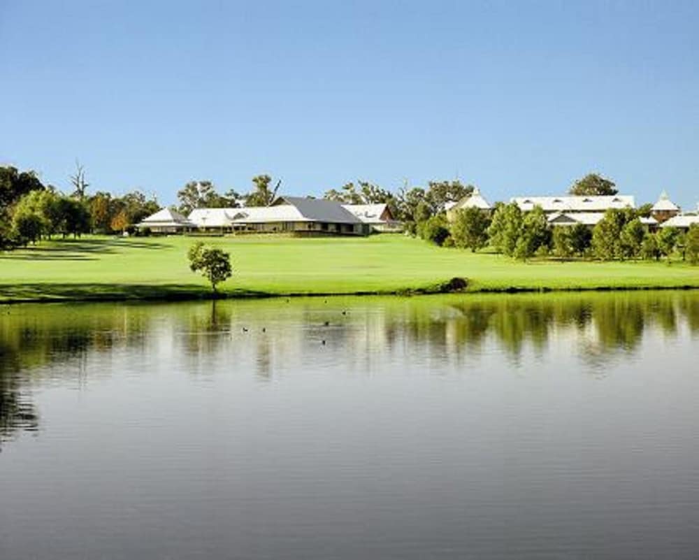 Mercure Bunbury Sanctuary Golf Resort 9/72