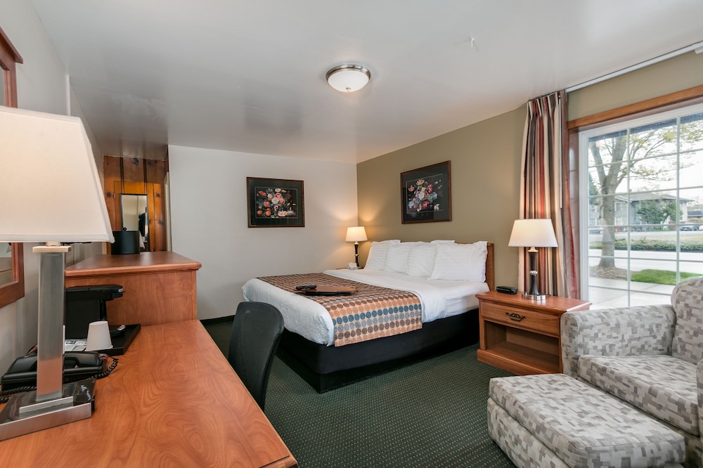DELUXE, KING BED