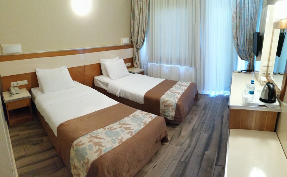 IRIS HOTEL 10/48