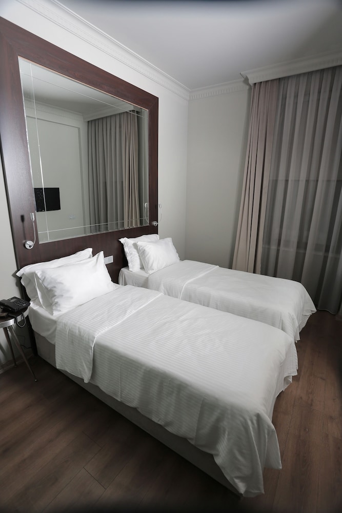 Ferman Pera Hotel 22/65
