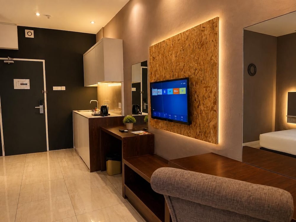 Stirling Suites 7/48