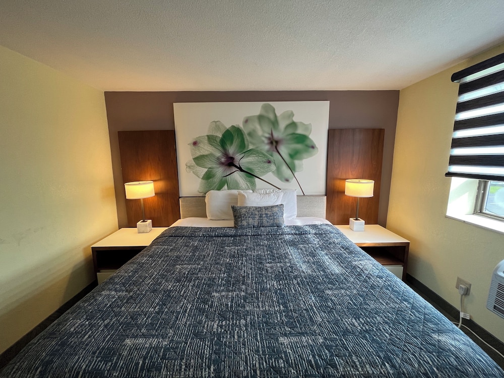 Lakeside Inn 34/73