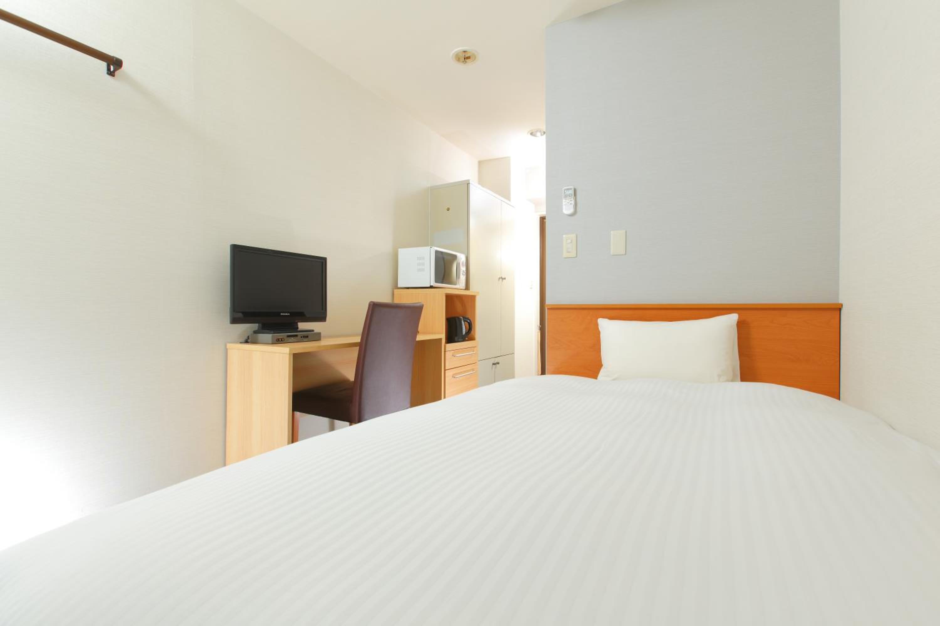 Semi Room, Economy, Semi Double Bed, Small, Smoking