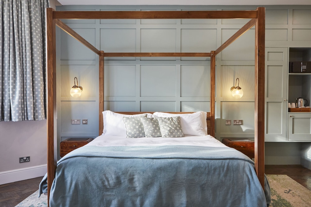 SUPERIOR, SUITE, RIVER VIEW