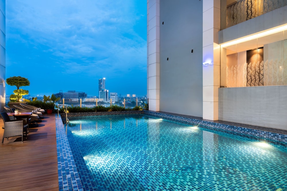Grand Swiss-Belhotel Darmo 34/62