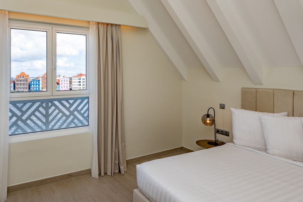 LOFT, KING BED, HARBOUR VIEW