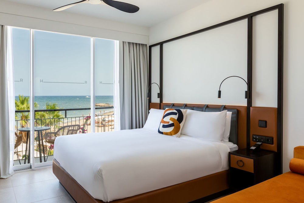 Premium, Queen Bed, Sea View, Balcony