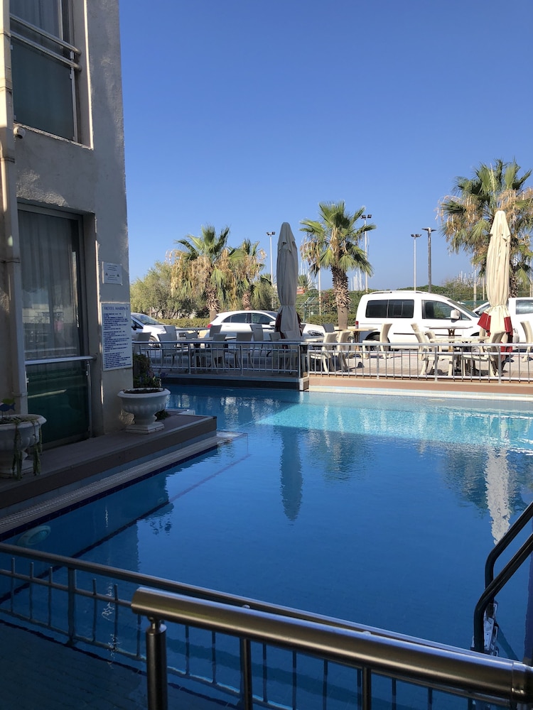 Marin-A Hotel 22/35