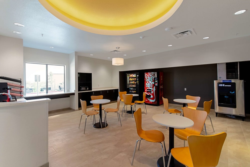 Studio6 Austin, TX - Airport 32/50