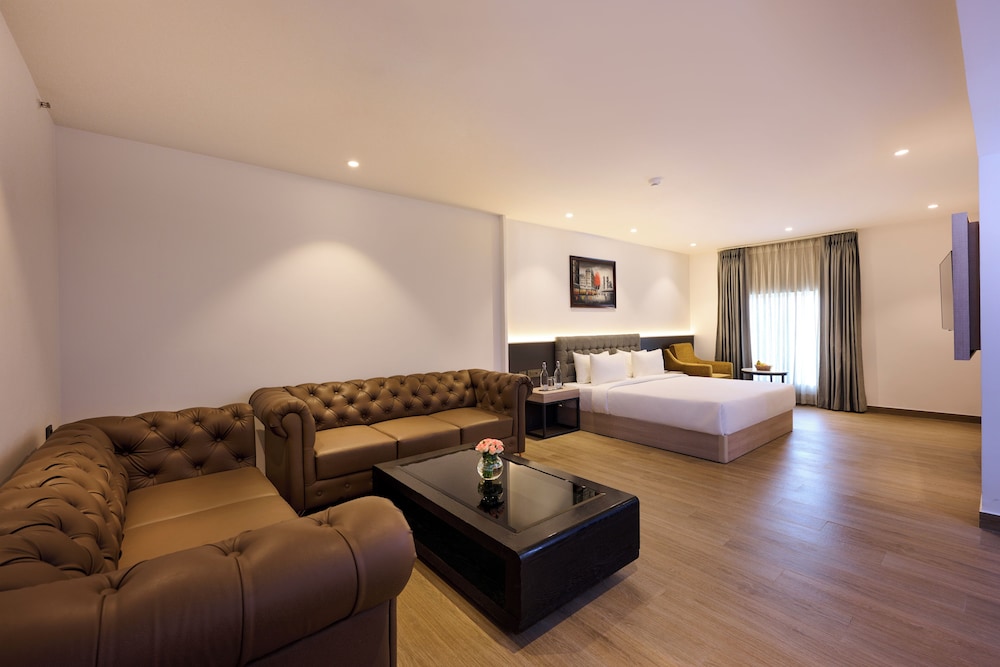 Delite Sarovar Portico Faridabad 15/30