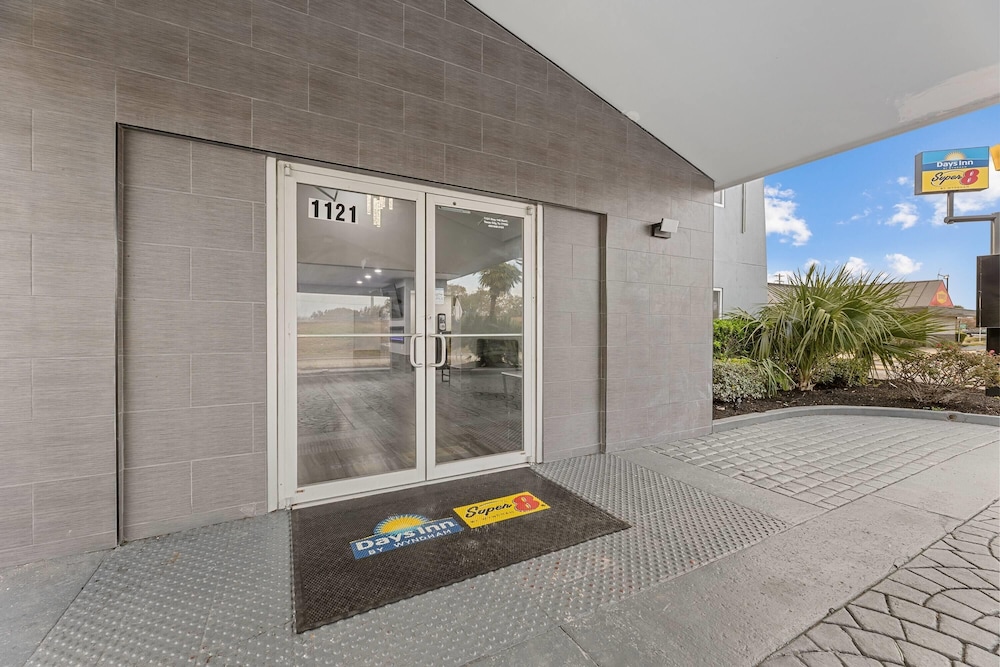 Super 8 by Wyndham Texas City 40/50