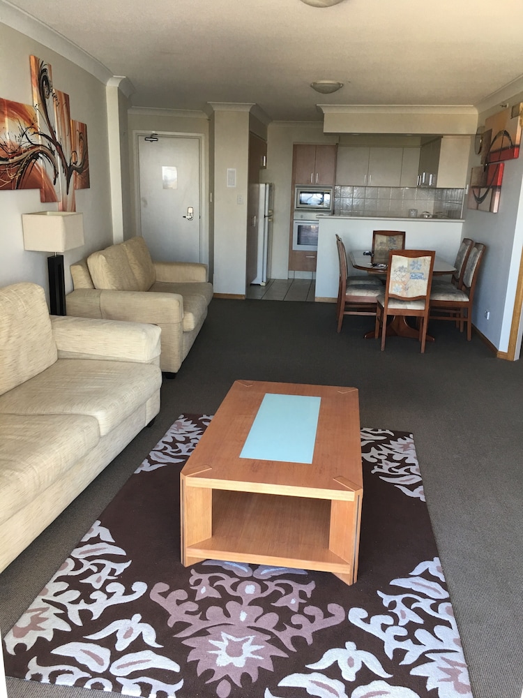 Bel Air on Broadbeach 33/50
