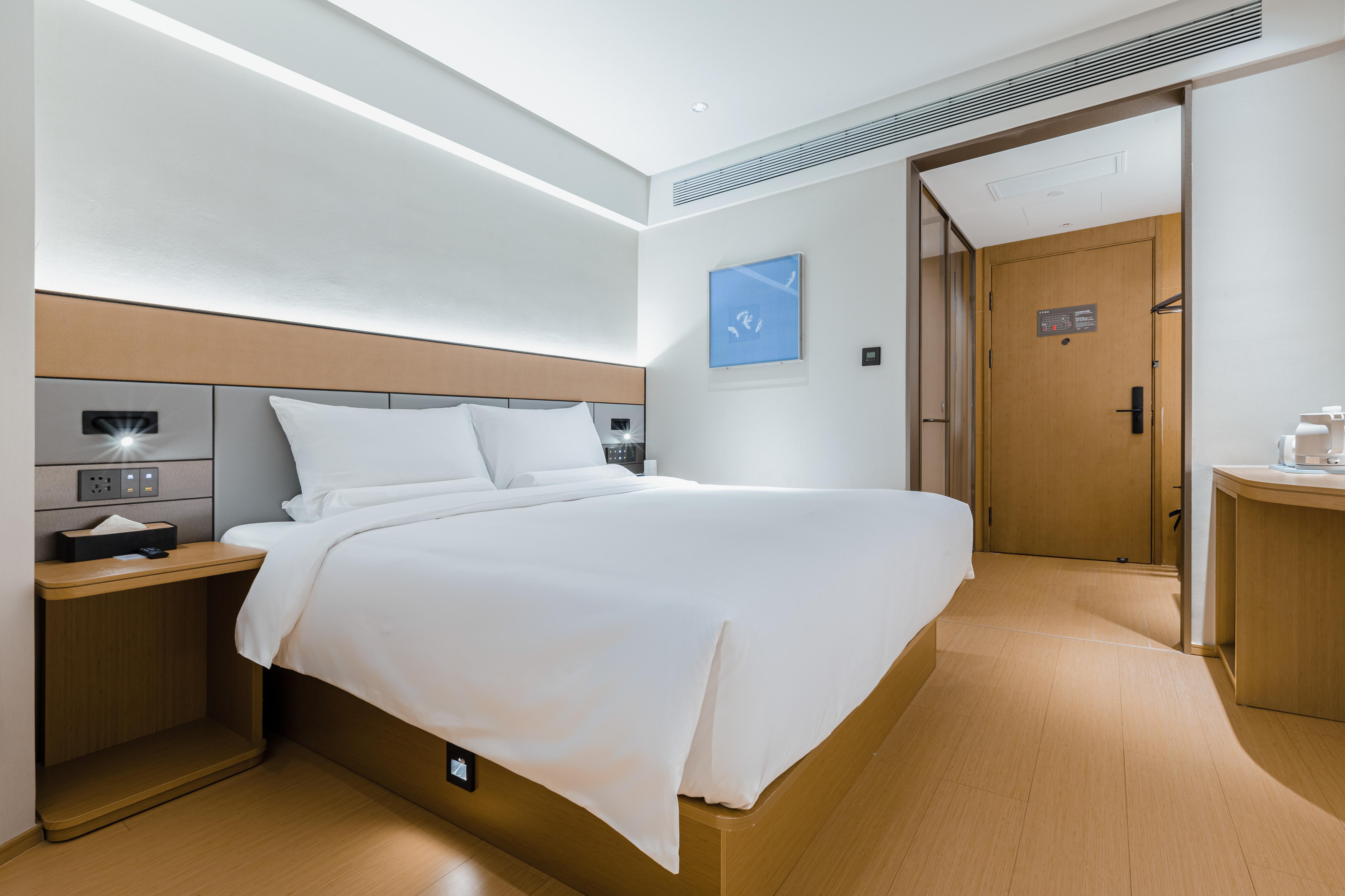 Ji Hotel (Shanghai Lujiabang Road Metro Station) 18/37