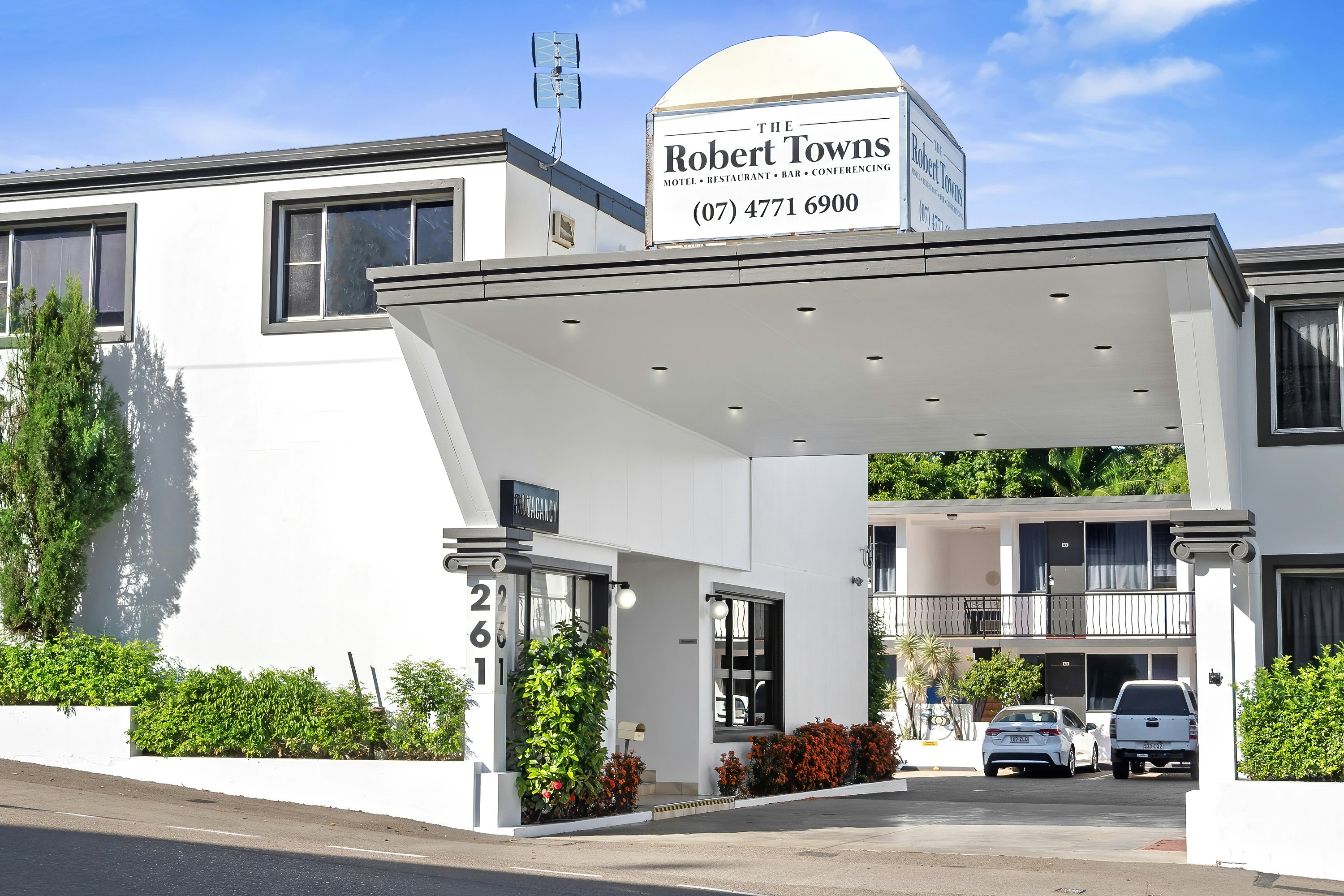 The Robert Towns 8/79