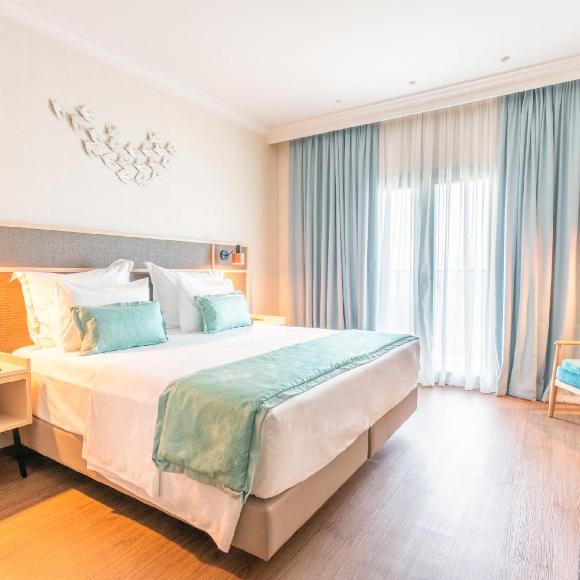 DELUXE, DOUBLE BED, SEA VIEW