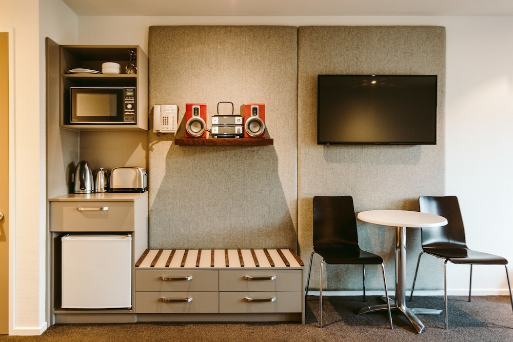 Garden Court Suites And Apartments 35/75