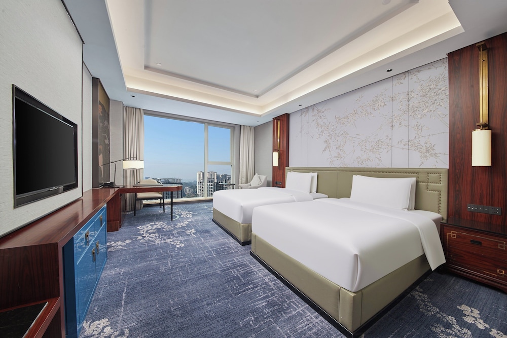 Standard, 2 Double Beds, HUALUXE Leshan by IHG 3/4