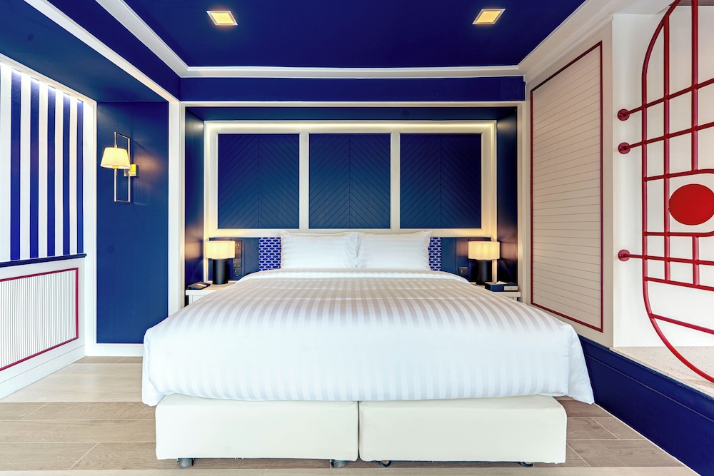 The Cruise Hotel 12/50