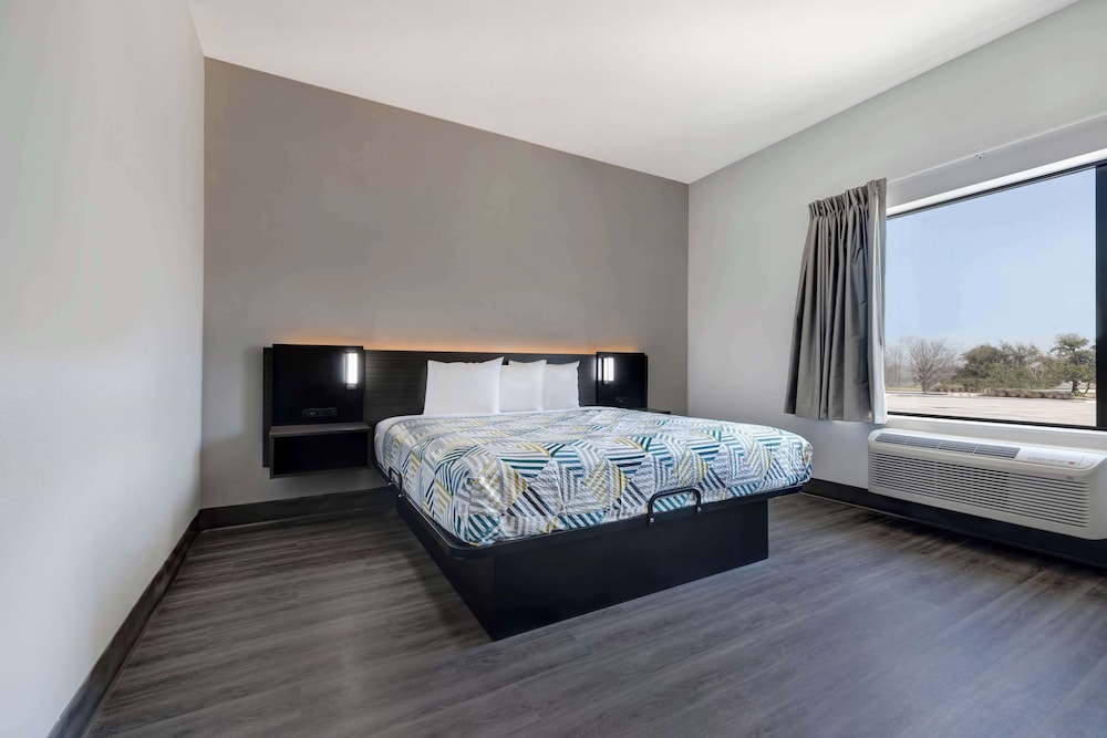 Motel6 Dallas, TX - Methodist Charlton Medical Ctr. 15/50