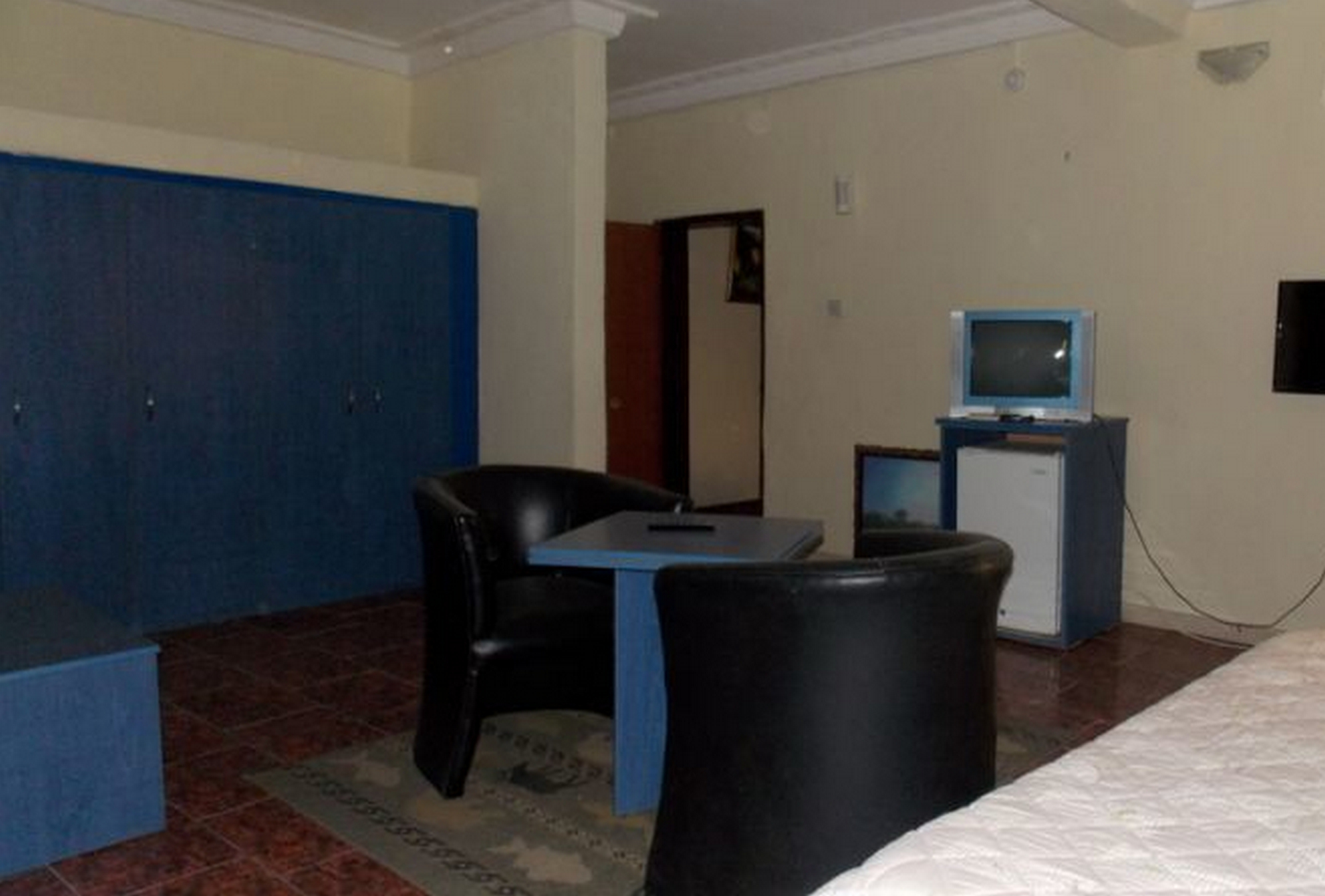 ROYAL PARAGON HOTEL 20/25