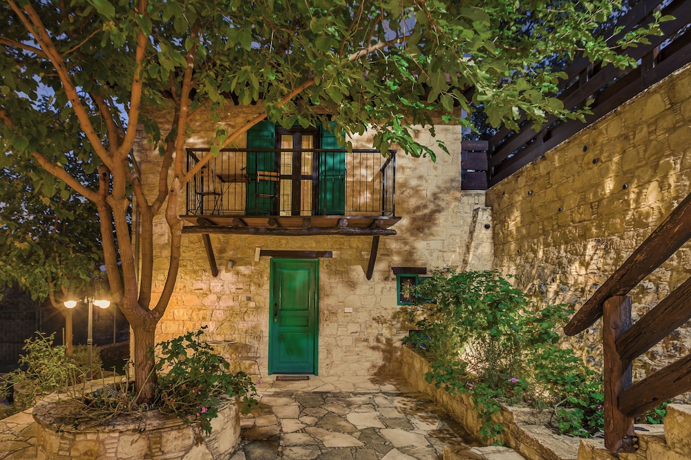 OINOESSA TRADITIONAL BOUTIQUE HOUSES 43/50