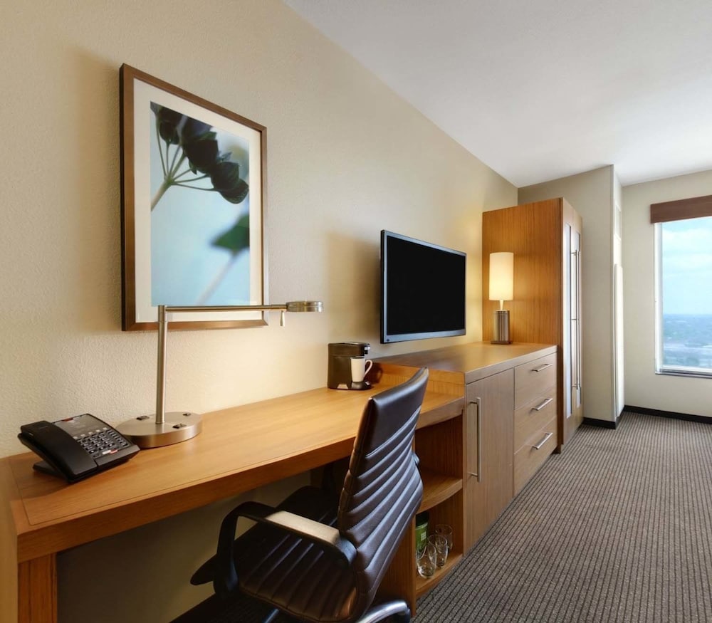 Hyatt Place Charlotte Downtown 64/68