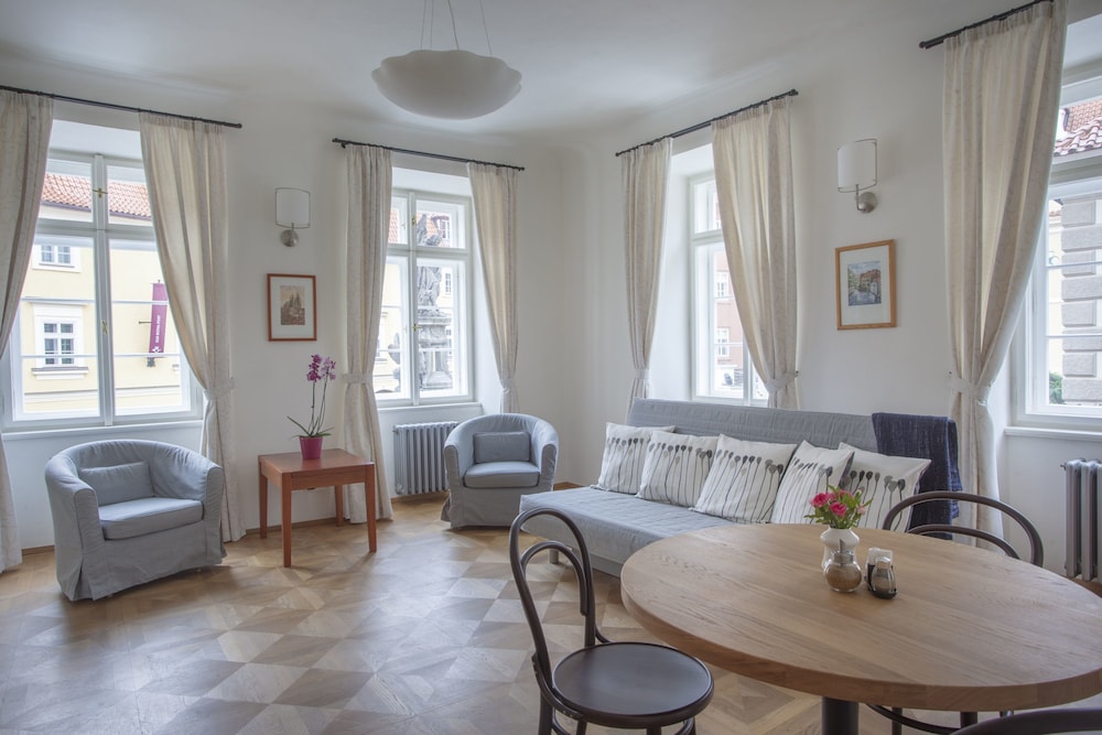 Hotel U Zlatych Nuzek 46/71
