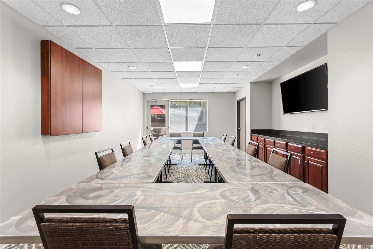 Country Inn & Suites by Radisson, Elizabethtown 16/18