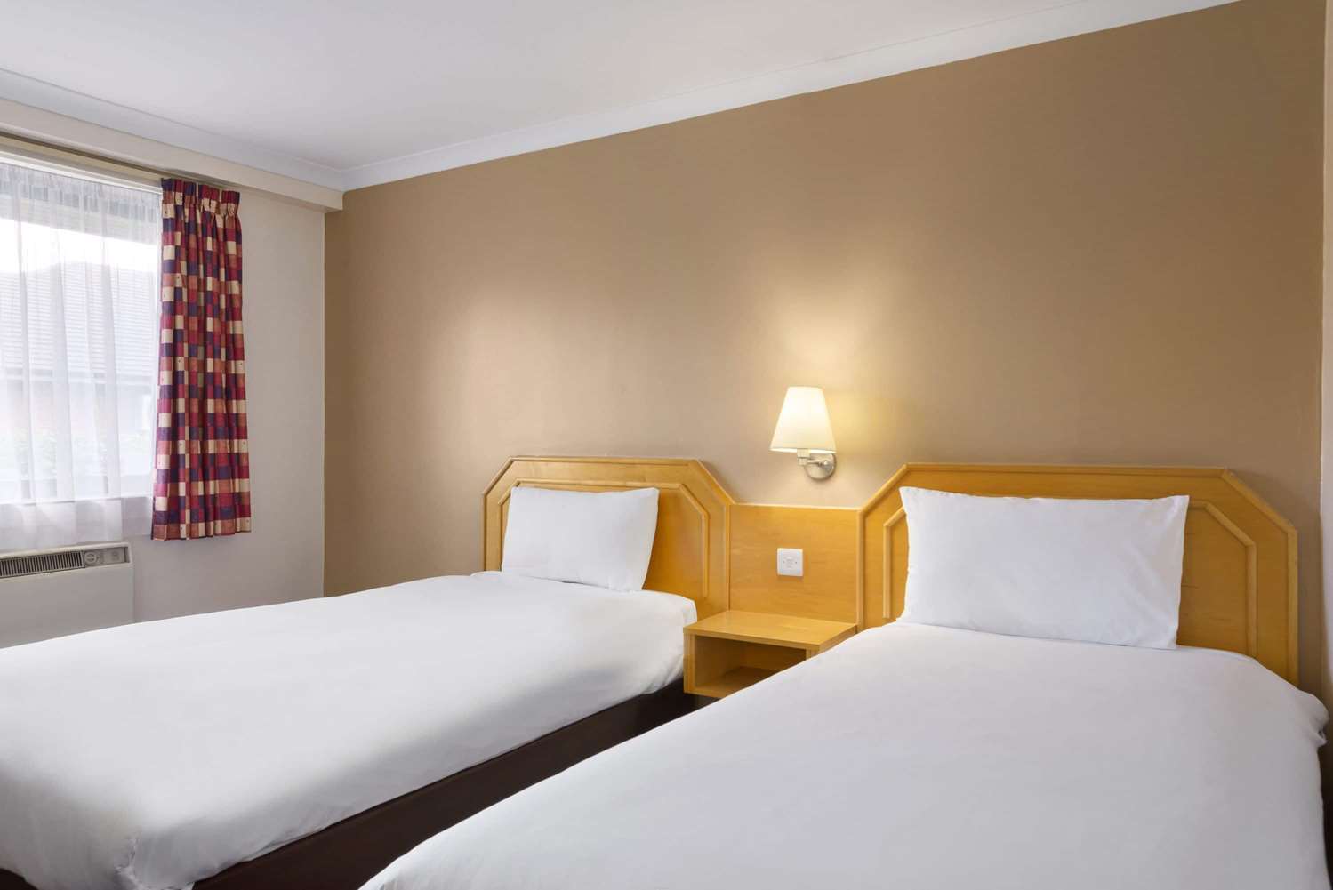 Days Inn by Wyndham Hamilton 3/9